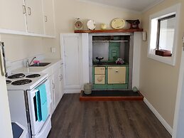 Kumara Historic Cottages - Hostel