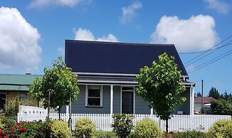 Kumara Historic Cottages - Hostel