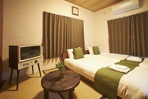 KAGURAZAKA RETRO BAR & HOTEL