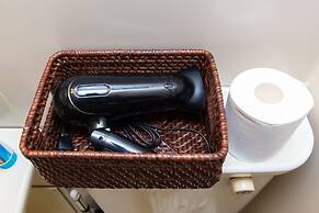 KAGURAZAKA RETRO BAR & HOTEL