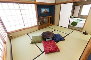 KAGURAZAKA RETRO BAR & HOTEL