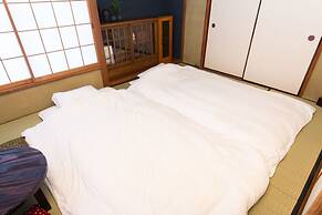 KAGURAZAKA RETRO BAR & HOTEL