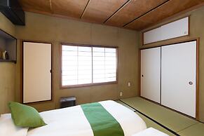 KAGURAZAKA RETRO BAR & HOTEL