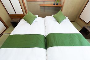 KAGURAZAKA RETRO BAR & HOTEL