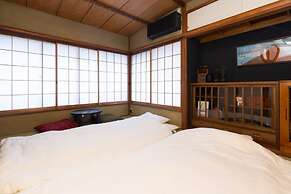 KAGURAZAKA RETRO BAR & HOTEL