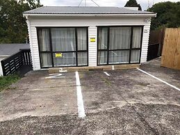 Takapuna Central Spacious & New Home 3