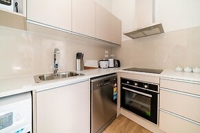 Takapuna Central Spacious & New Home 3