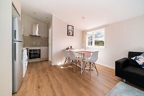 Takapuna Central Spacious & New Home 3