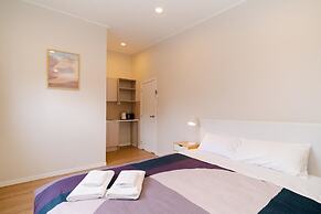 Takapuna Central Spacious & New Home 3