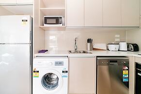 Takapuna Central Spacious & New Home 3