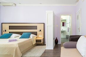 L U X E Split Luxury Rooms