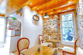 L U X E Split Luxury Rooms