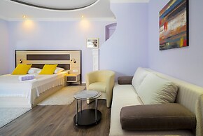 L U X E Split Luxury Rooms