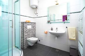 L U X E Split Luxury Rooms