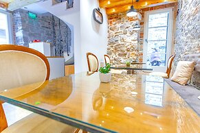 L U X E Split Luxury Rooms