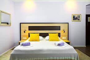 L U X E Split Luxury Rooms