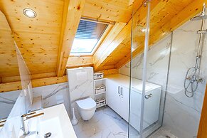 L U X E Split Luxury Rooms