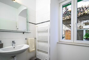 L U X E Split Luxury Rooms