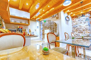 L U X E Split Luxury Rooms