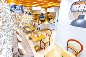 L U X E Split Luxury Rooms