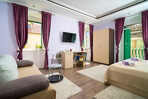 L U X E Split Luxury Rooms