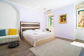 L U X E Split Luxury Rooms