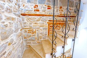 L U X E Split Luxury Rooms