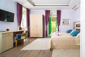 L U X E Split Luxury Rooms