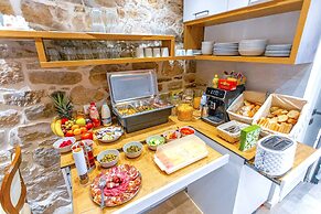 L U X E Split Luxury Rooms