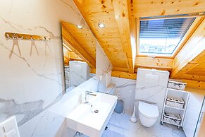 L U X E Split Luxury Rooms