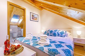 L U X E Split Luxury Rooms