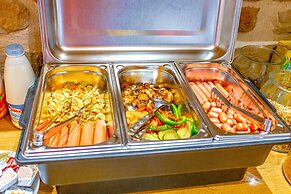 L U X E Split Luxury Rooms