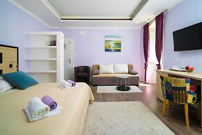 L U X E Split Luxury Rooms