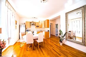 L U X E Bacvice Collection