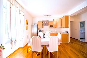 L U X E Bacvice Collection