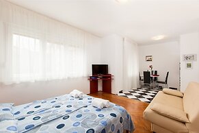 Split Apartments with Hotel Service