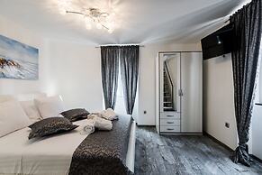 Split Apartments with Hotel Service
