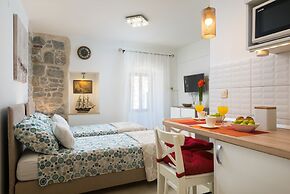 Split Apartments with Hotel Service