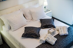 Split Apartments with Hotel Service