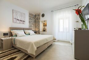 Split Apartments with Hotel Service