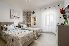 Split Apartments with Hotel Service