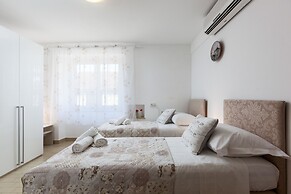 Split Apartments with Hotel Service