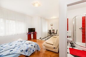 Split Apartments with Hotel Service