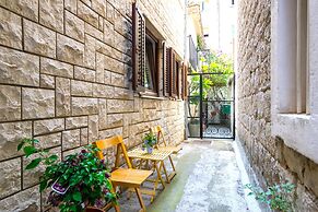 Split Apartments with Hotel Service