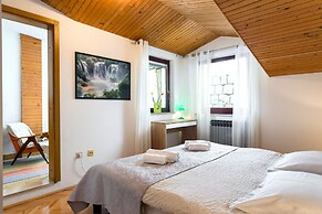 Split Apartments with Hotel Service