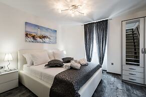 Split Apartments with Hotel Service