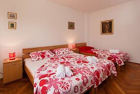 Split Apartments with Hotel Service