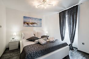 Split Apartments with Hotel Service