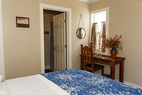 The Blue Room - Charming Studio, Great Location!  by RedAwning