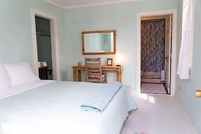 The Blue Room - Charming Studio, Great Location!  by RedAwning